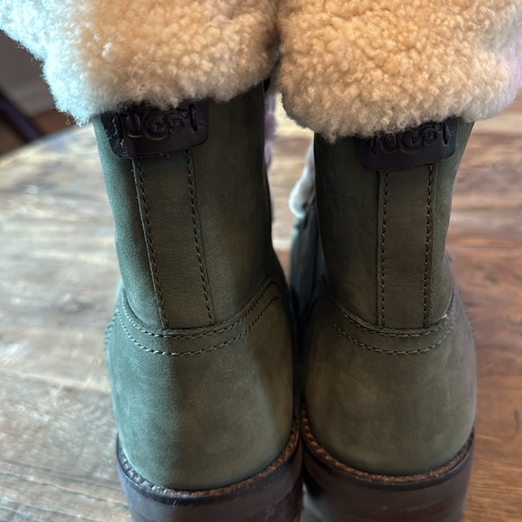 Ugg Fraser Boots - Picture 3 of 5